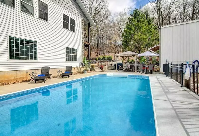 Secluded Branson Escape W/ Pool & Game Room!