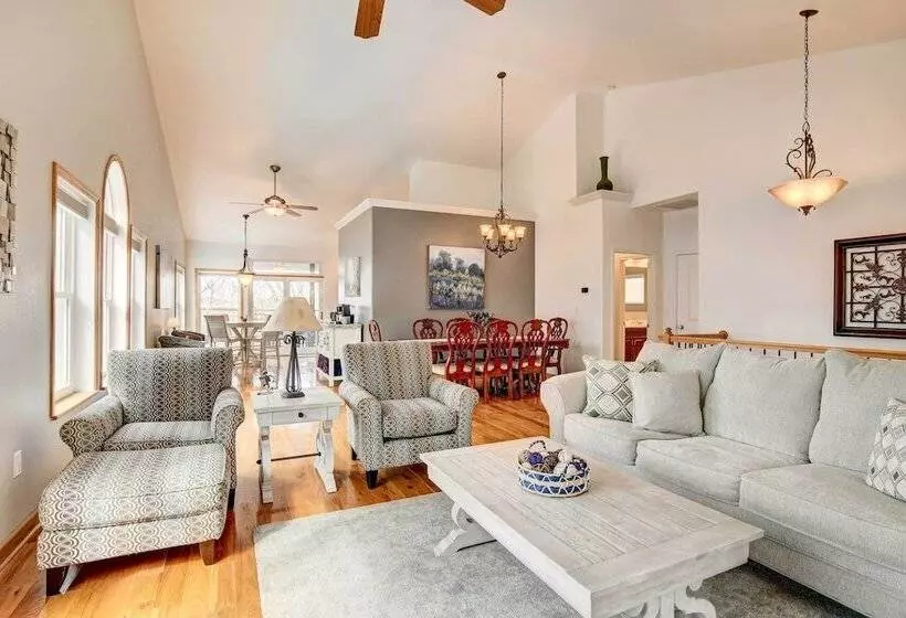 Secluded Branson Escape W/ Pool & Game Room!