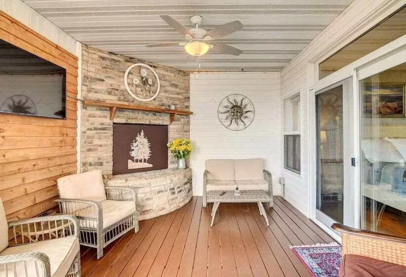 Secluded Branson Escape W/ Pool & Game Room!