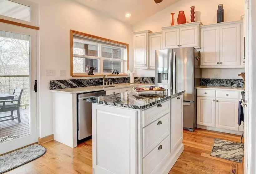 Secluded Branson Escape W/ Pool & Game Room!