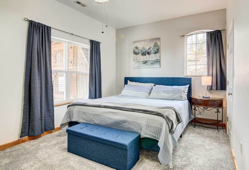 Secluded Branson Escape W/ Pool & Game Room!