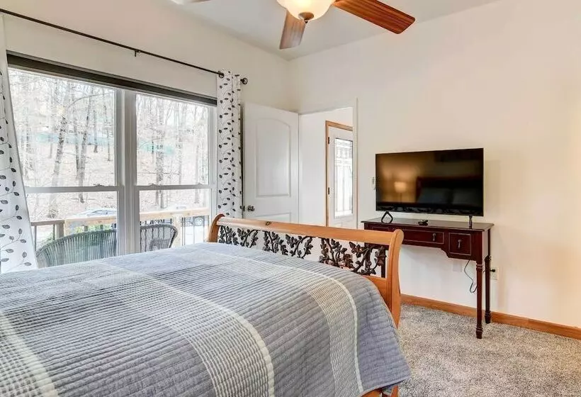 Secluded Branson Escape W/ Pool & Game Room!