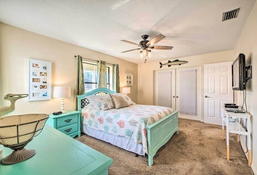 Crystal River Home: Water Views & Boat Dock!