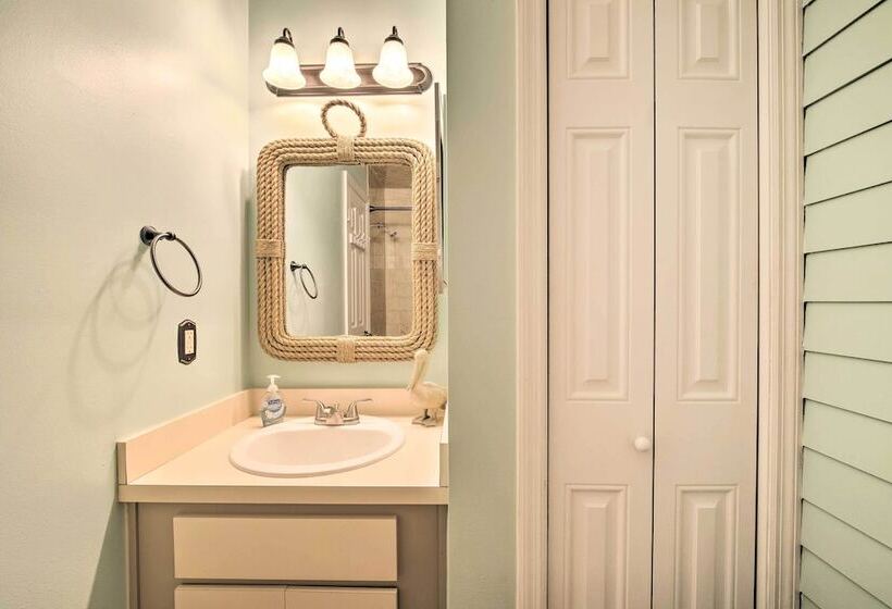 Crystal River Home: Water Views & Boat Dock!