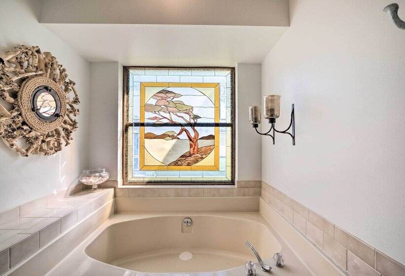 Crystal River Home: Water Views & Boat Dock!