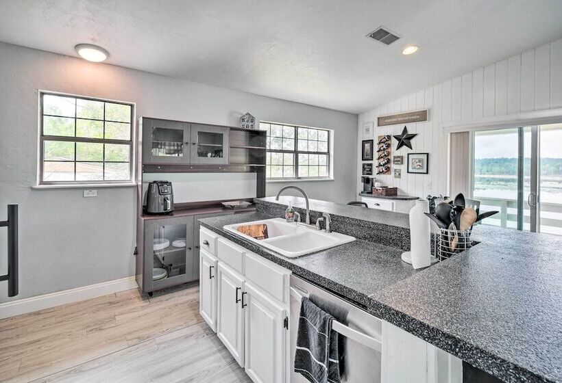 Waterfront Hawthorne Hideaway With Fire Pit!