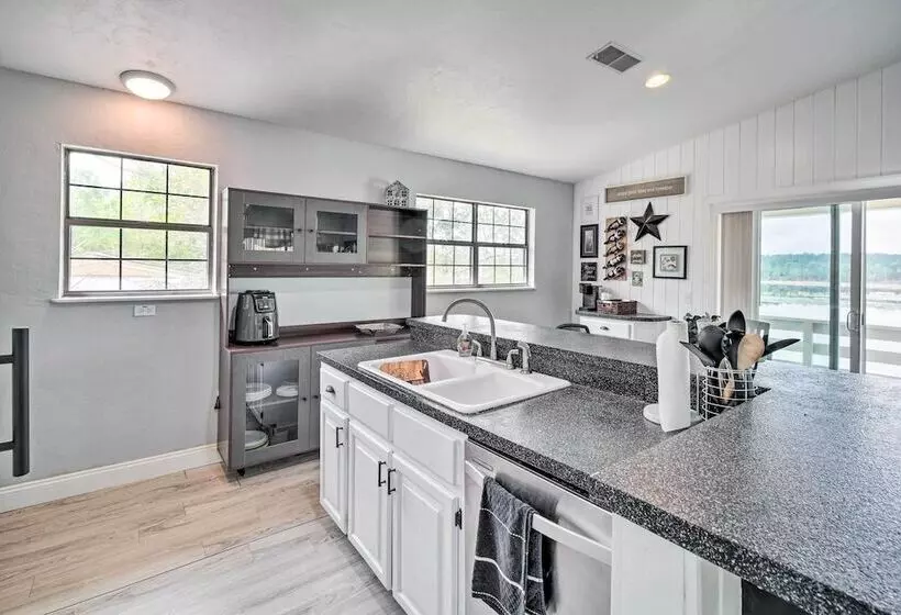 Waterfront Hawthorne Hideaway With Fire Pit!