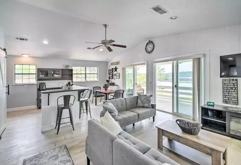 Waterfront Hawthorne Hideaway With Fire Pit!