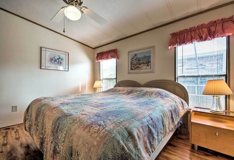 Waterfront Homosassa Home W/ Private Dock & Deck!