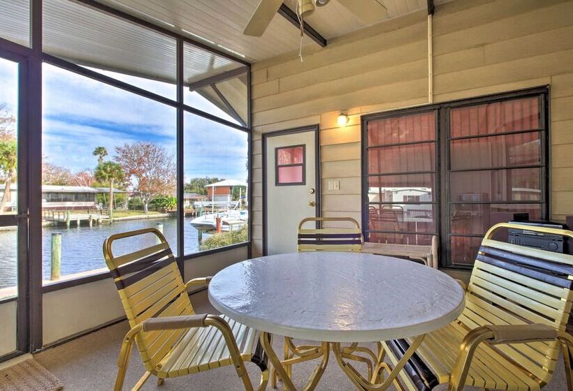 Waterfront Homosassa Home W/ Private Dock & Deck!