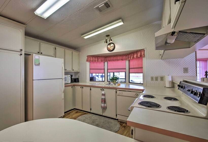 Waterfront Homosassa Home W/ Private Dock & Deck!