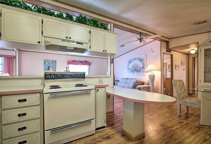 Waterfront Homosassa Home W/ Private Dock & Deck!