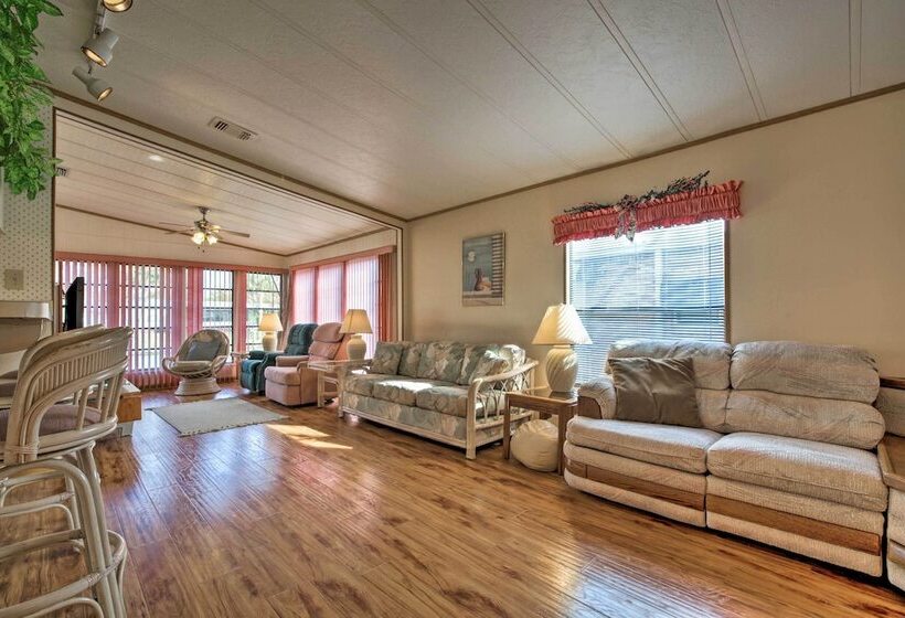 Waterfront Homosassa Home W/ Private Dock & Deck!