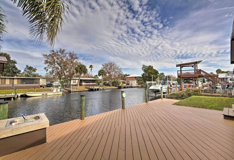 Waterfront Homosassa Home W/ Private Dock & Deck!