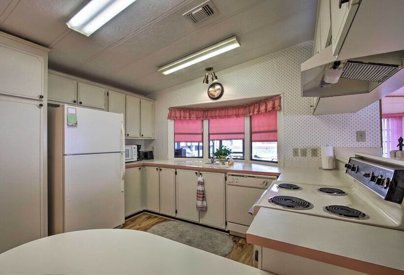 Waterfront Homosassa Home W/ Private Dock & Deck!