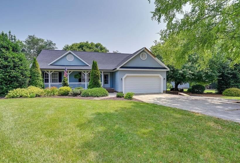 Family Home W/ Pool ~ 11 Mi To Greensboro