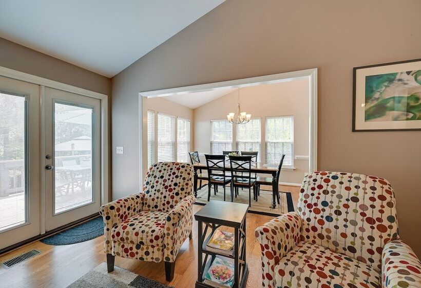 Family Home W/ Pool ~ 11 Mi To Greensboro