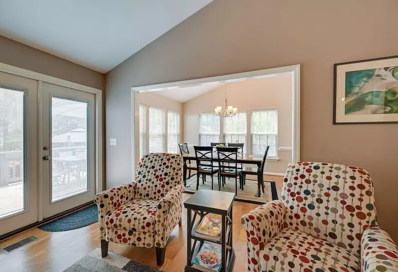 Family Home W/ Pool ~ 11 Mi To Greensboro