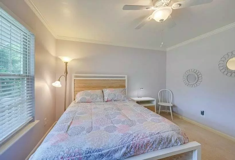 Family Home W/ Pool ~ 11 Mi To Greensboro