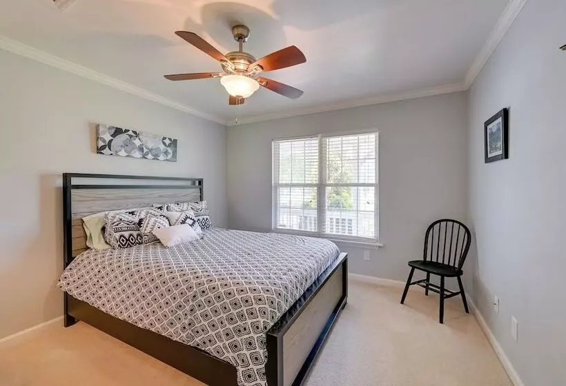 Family Home W/ Pool ~ 11 Mi To Greensboro