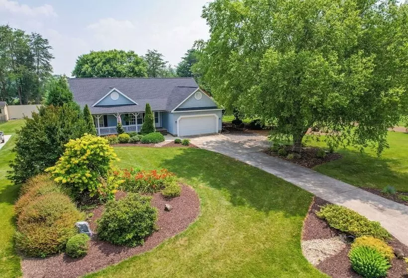 Family Home W/ Pool ~ 11 Mi To Greensboro