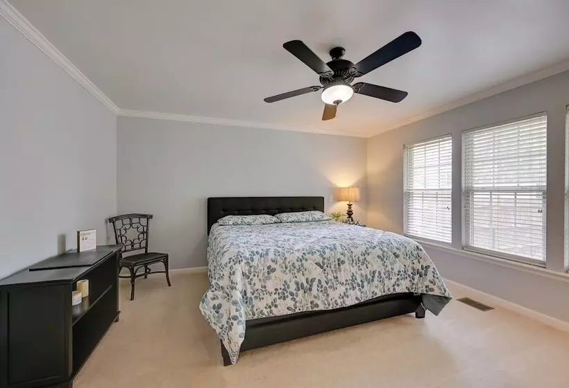 Family Home W/ Pool ~ 11 Mi To Greensboro