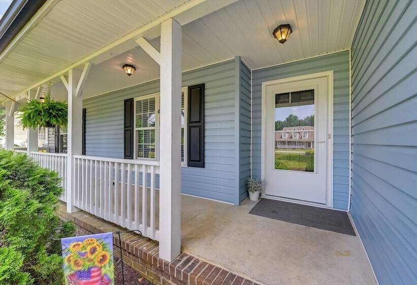 Family Home W/ Pool ~ 11 Mi To Greensboro