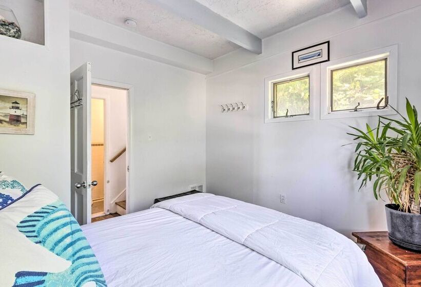 Beachfront Wading River Home W/ Deck & Grill!