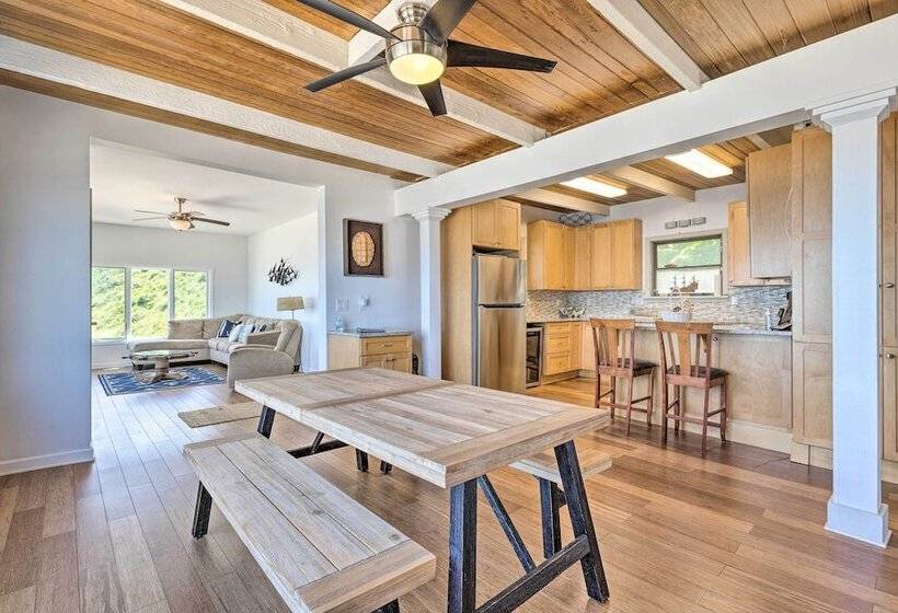 Beachfront Wading River Home W/ Deck & Grill!