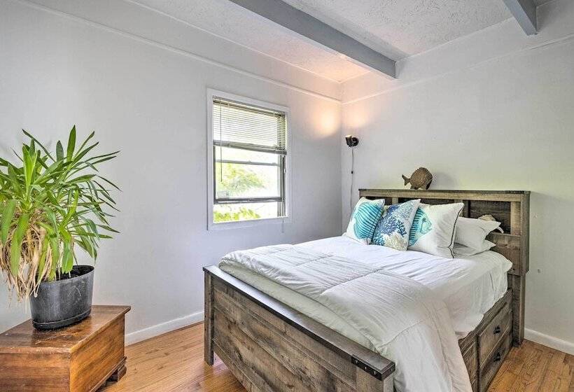 Beachfront Wading River Home W/ Deck & Grill!