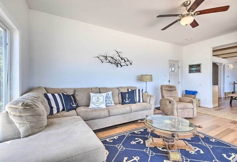 Beachfront Wading River Home W/ Deck & Grill!