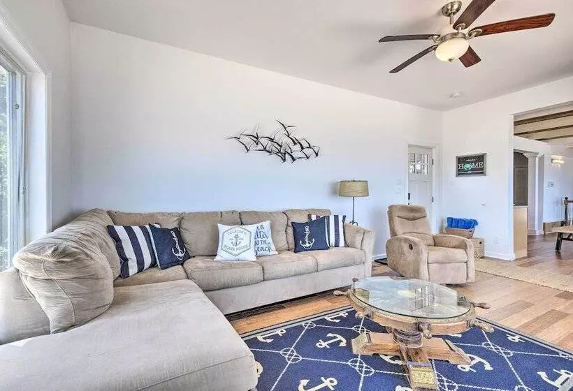 Beachfront Wading River Home W/ Deck & Grill!