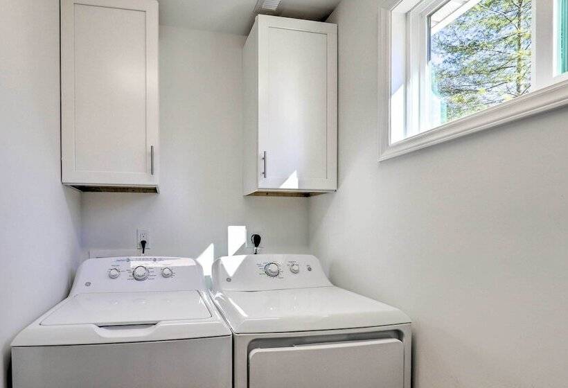 Bright & Inviting Home By Biltmore Village W/ Deck