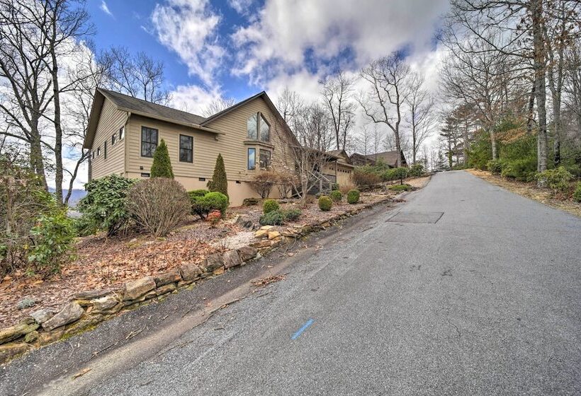 Sapphire Retreat W/ Views, Fire Pit, & Lake Access