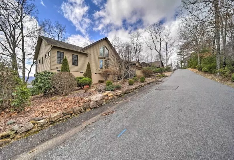 Sapphire Retreat W/ Views, Fire Pit, & Lake Access