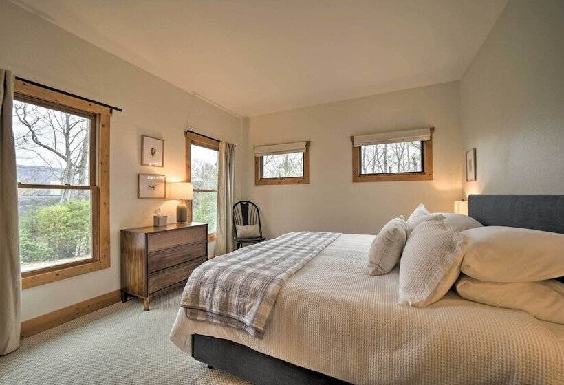 Sapphire Retreat W/ Views, Fire Pit, & Lake Access