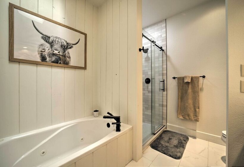 Sapphire Retreat W/ Views, Fire Pit, & Lake Access