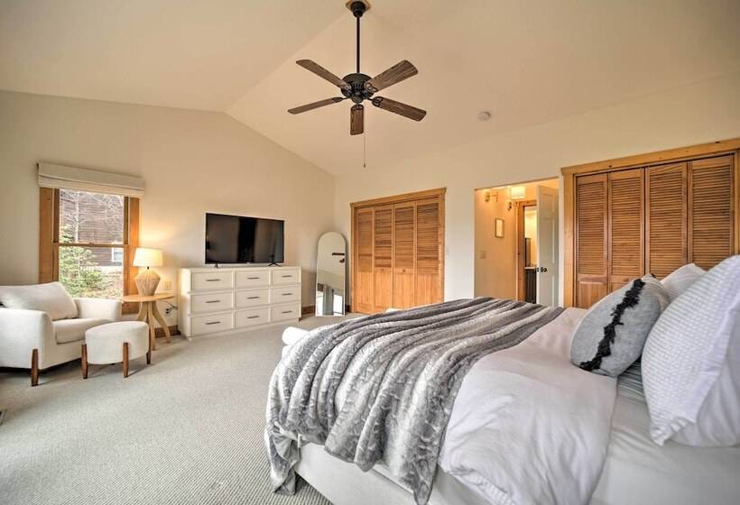 Sapphire Retreat W/ Views, Fire Pit, & Lake Access