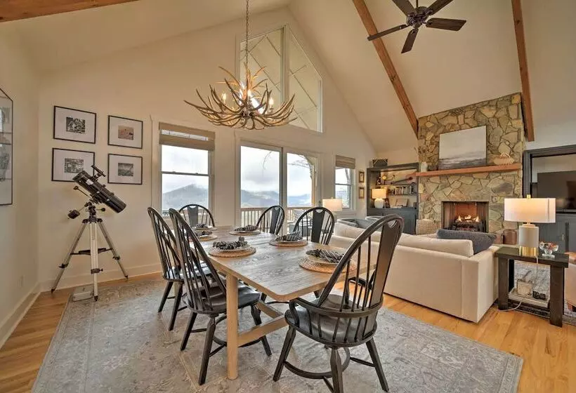 Sapphire Retreat W/ Views, Fire Pit, & Lake Access