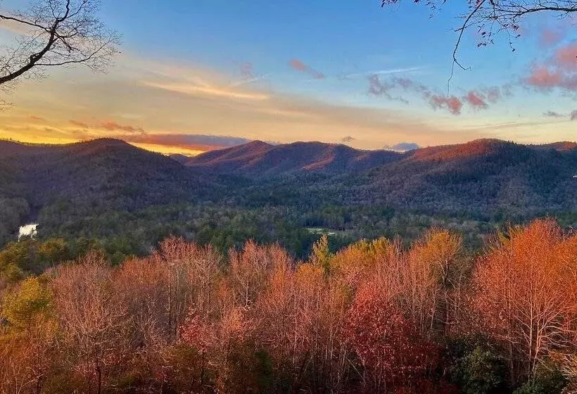 Sapphire Retreat W/ Views, Fire Pit, & Lake Access