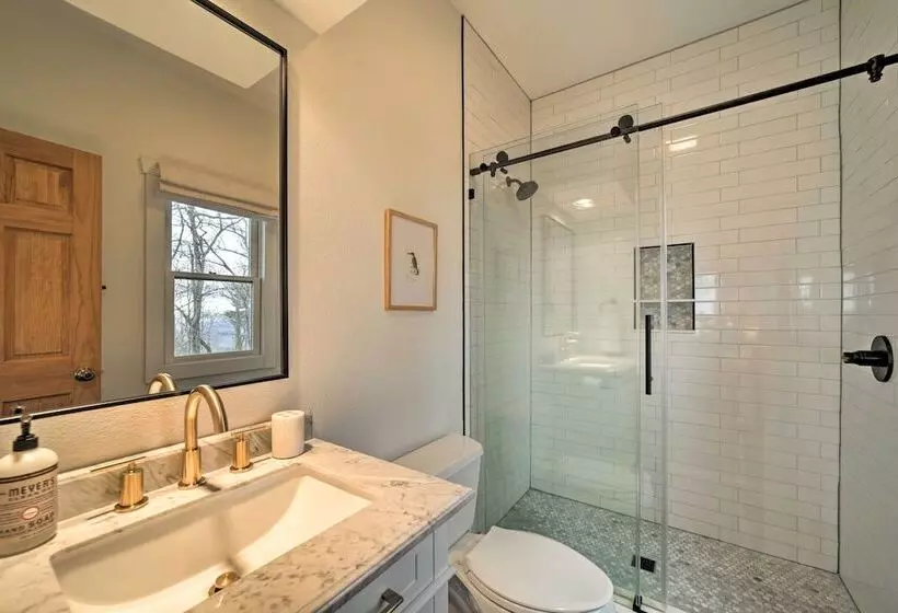 Sapphire Retreat W/ Views, Fire Pit, & Lake Access