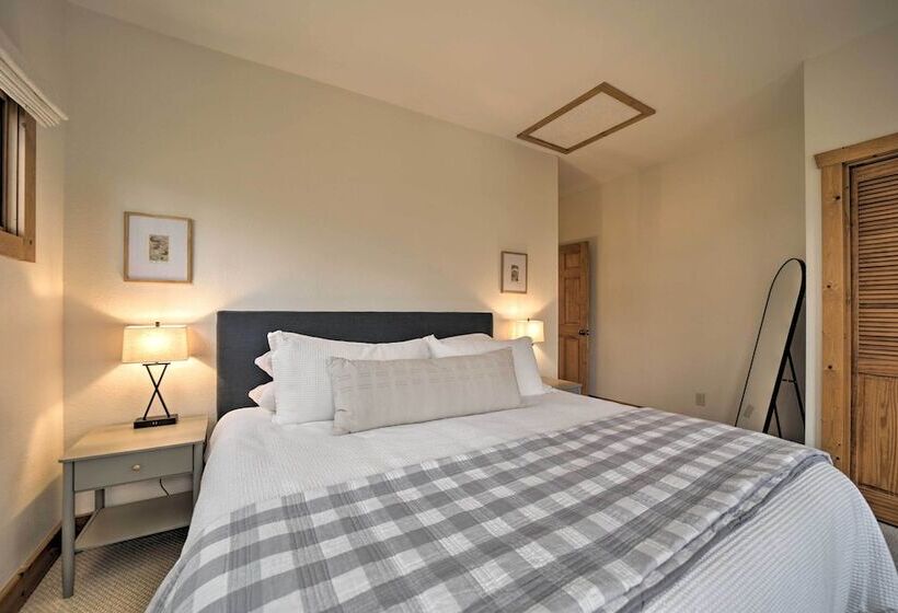 Sapphire Retreat W/ Views, Fire Pit, & Lake Access