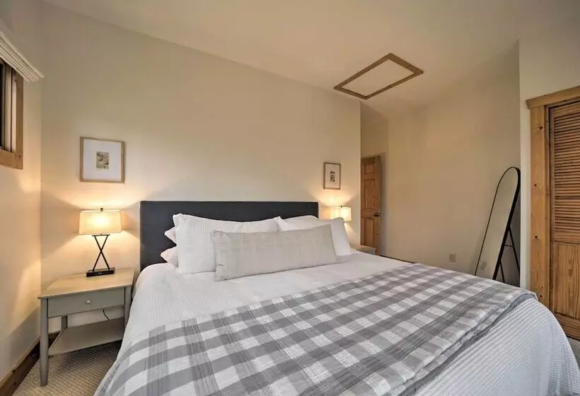 Sapphire Retreat W/ Views, Fire Pit, & Lake Access