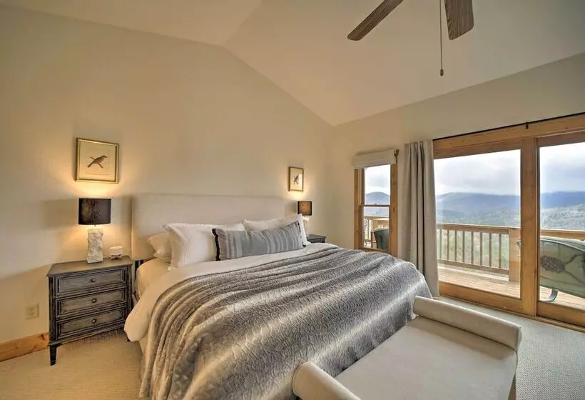 Sapphire Retreat W/ Views, Fire Pit, & Lake Access