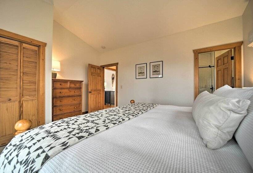 Sapphire Retreat W/ Views, Fire Pit, & Lake Access