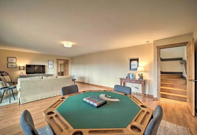 Sapphire Retreat W/ Views, Fire Pit, & Lake Access