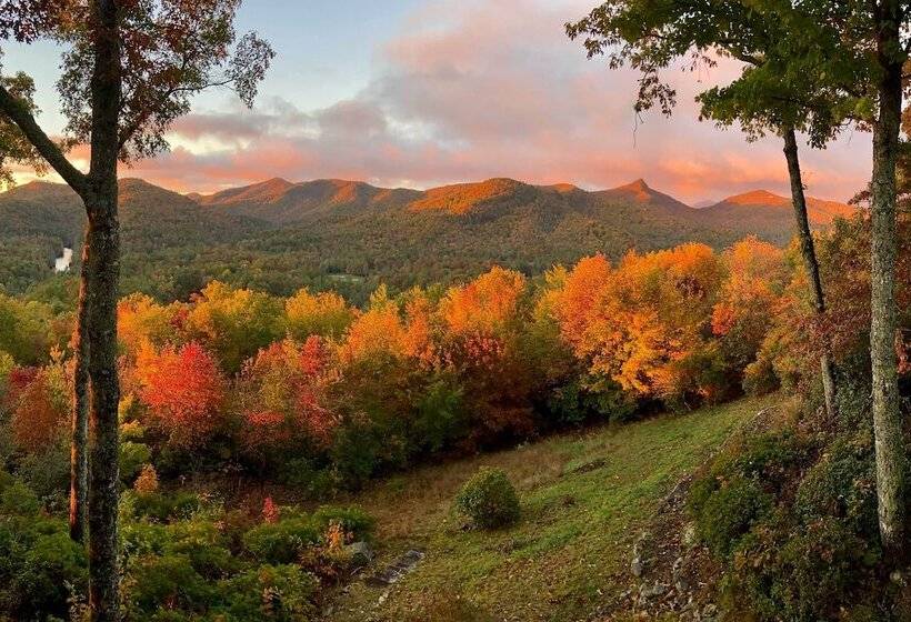 Sapphire Retreat W/ Views, Fire Pit, & Lake Access