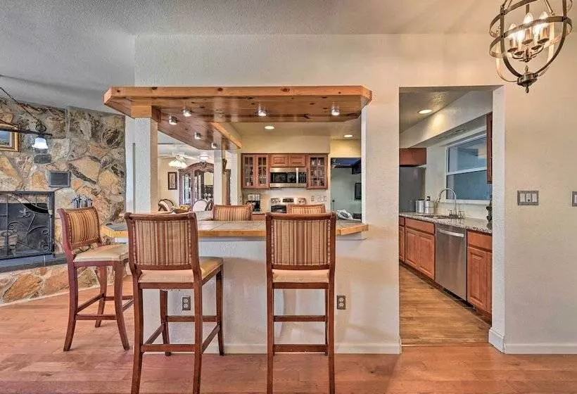 Central Florida Escape On 5 Acres W/ Grill & Pool!