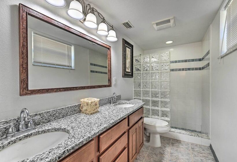 Central Florida Escape On 5 Acres W/ Grill & Pool!