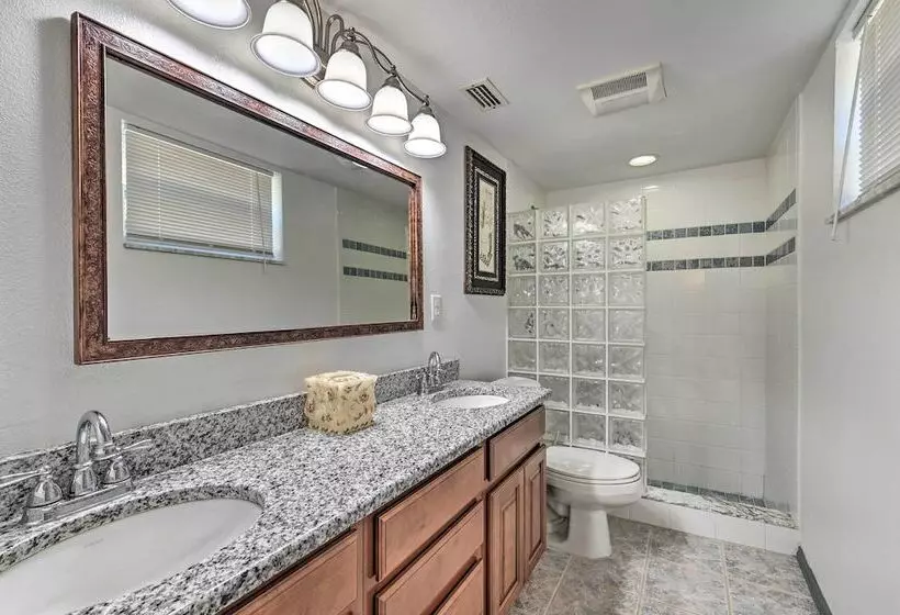 Central Florida Escape On 5 Acres W/ Grill & Pool!